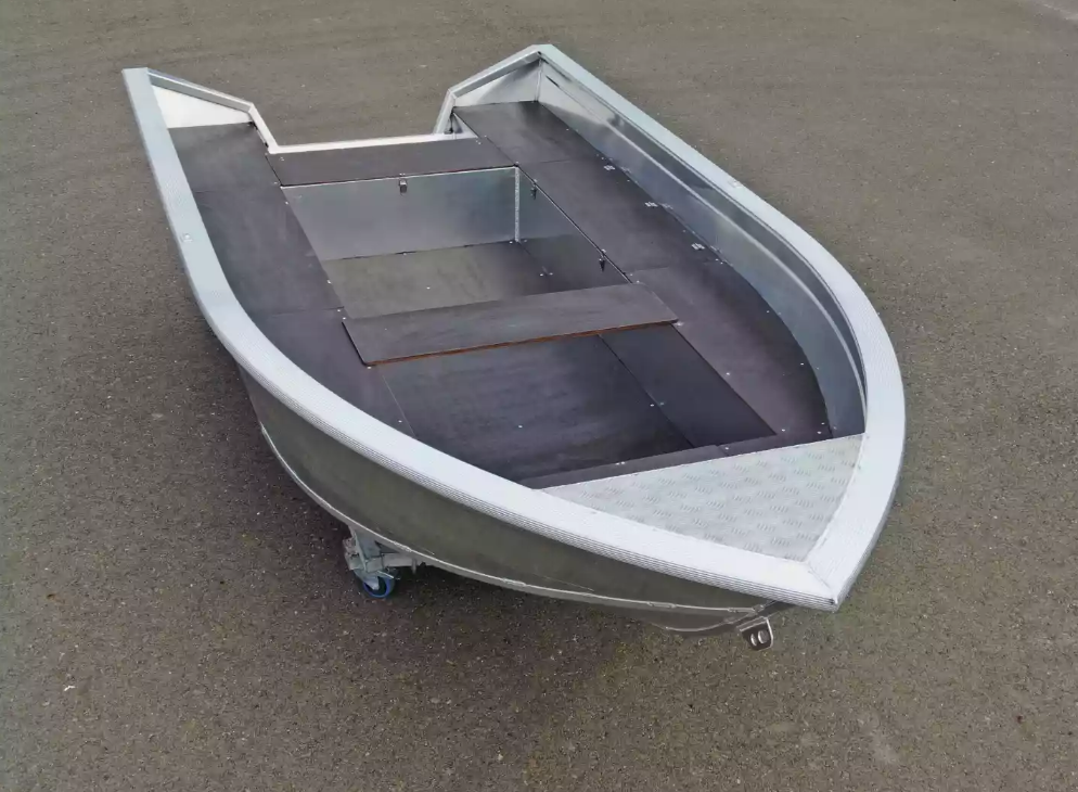 Алюминиевая лодка  Неман-420 в Братске
