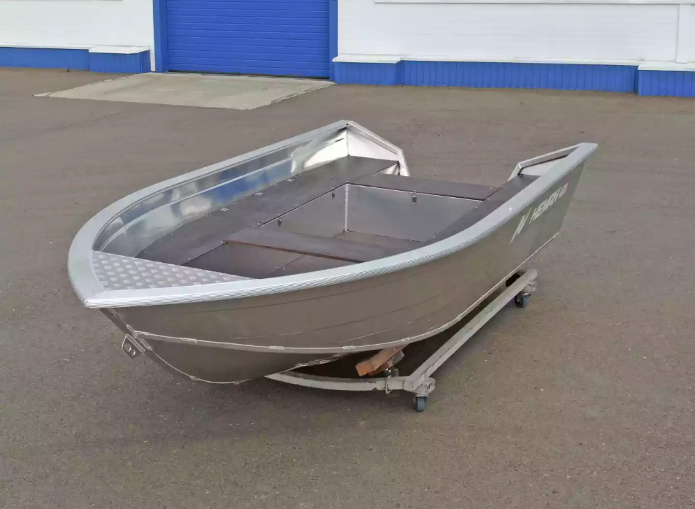 Алюминиевая лодка  Неман-420 в Братске