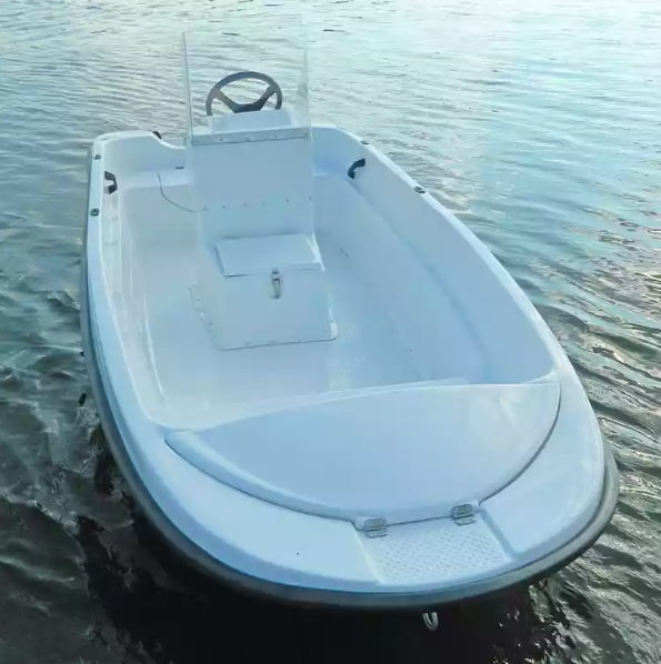 Стеклопластиковая лодка Пингвин с консолью (тримаран) в Братске