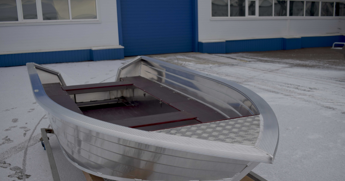 Алюминиевая лодка Неман-400 в Братске