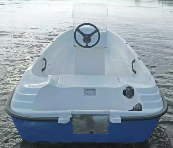 Стеклопластиковая лодка Пингвин с консолью (тримаран) в Братске