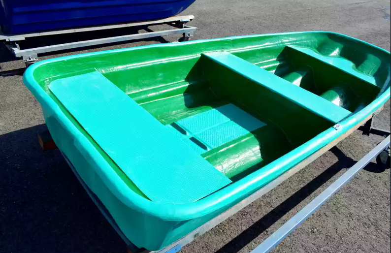 Стеклопластиковая лодка Старт (тримаран) в Братске