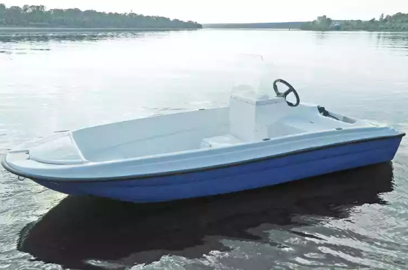 Стеклопластиковая лодка Пингвин с консолью (тримаран) в Братске