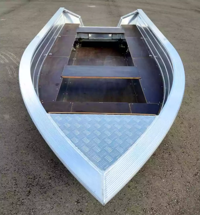 Алюминиевая лодка Неман-400 в Братске