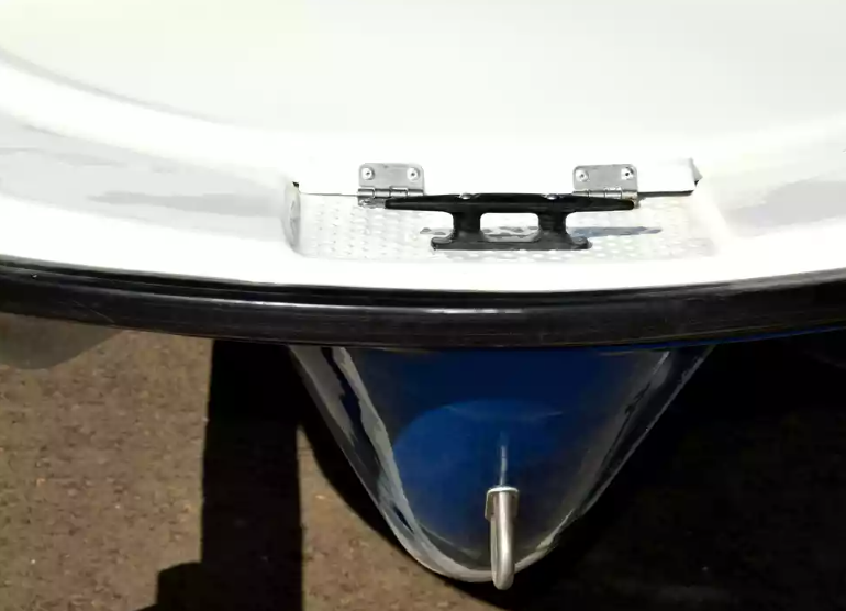 Стеклопластиковая лодка Пингвин с консолью (тримаран) в Братске