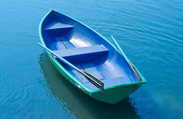 Стеклопластиковая лодка Дельфин в Братске