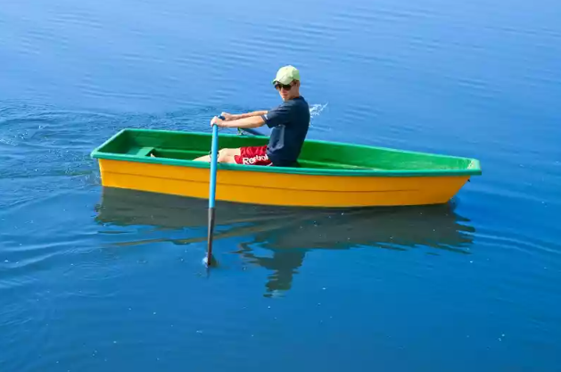 Стеклопластиковая лодка Малютка в Братске