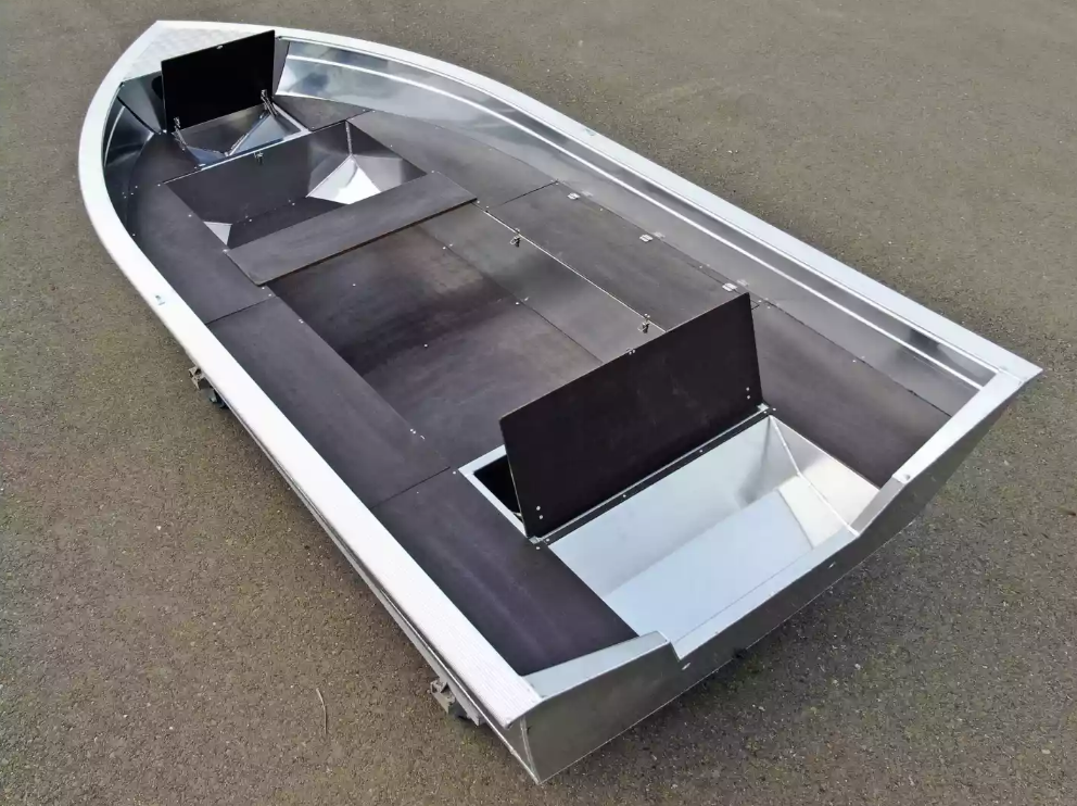 Алюминиевая лодка  Неман-420 в Братске