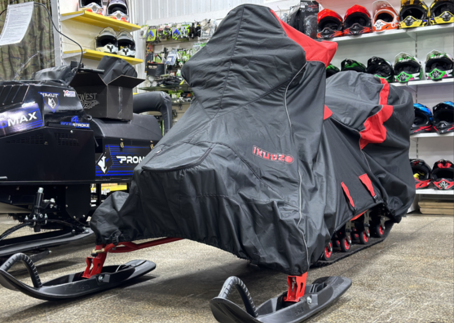 Чехол транспорт. снегохода IKUDZO HUNTER черно-красный Оксфорд ПРЕМИУМ качества с лого IKUDZO в Братске