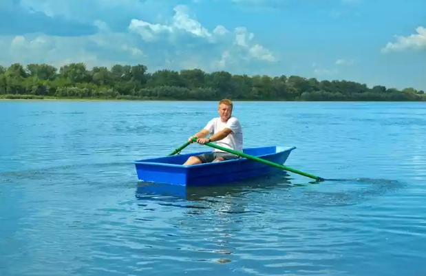 Стеклопластиковая лодка Малютка в Братске