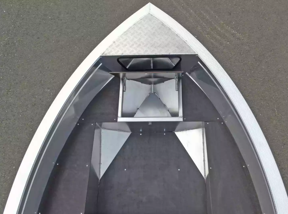 Алюминиевая лодка  Неман-420 в Братске