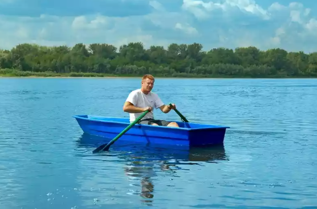 Стеклопластиковая лодка Малютка в Братске