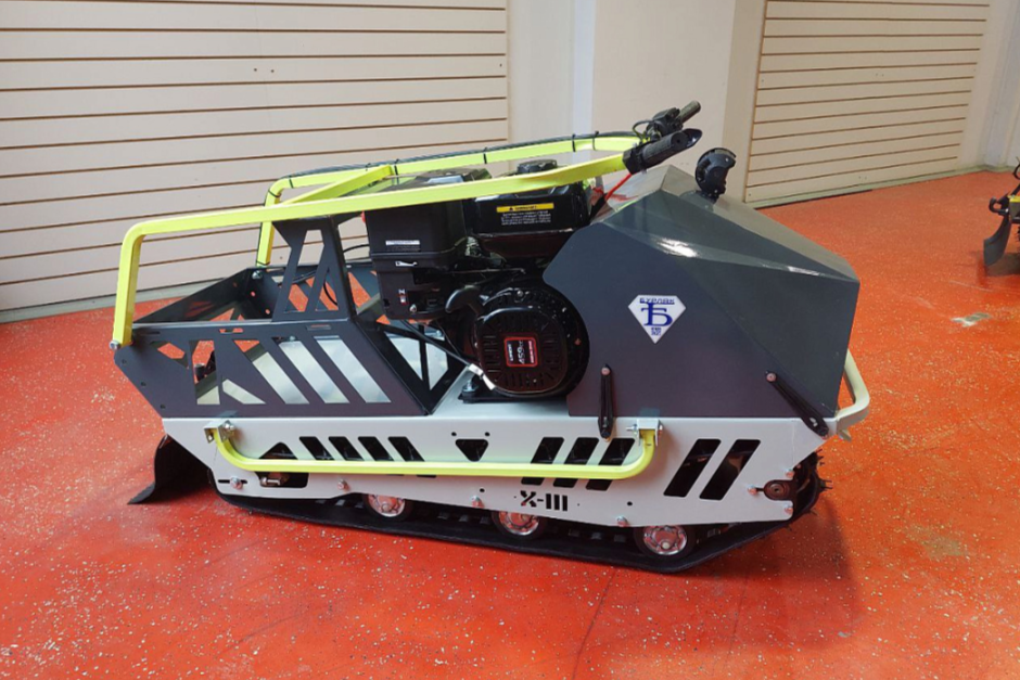 Мотобуксировщик Бурлак Пионер в Братске