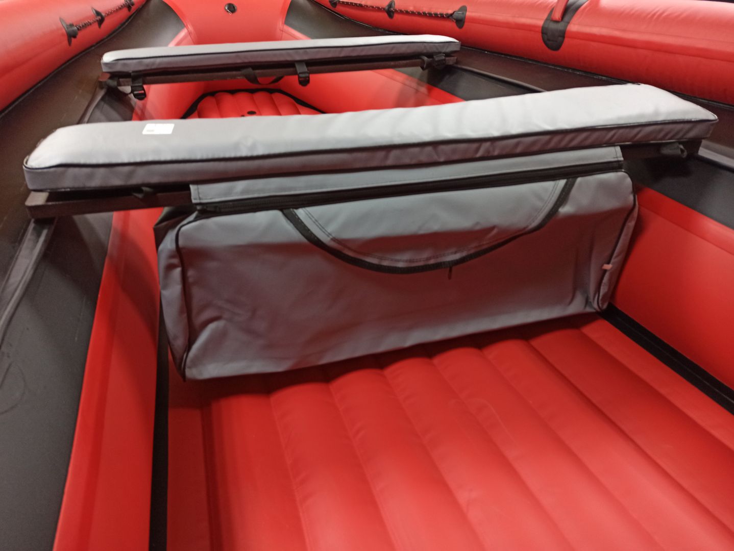 КОМПЛЕКТ МЯГКИХ НАКЛАДОК С СУМКОЙ ДЛЯ ЛОДОК 90Х20 СЕРЫЙ в Братске