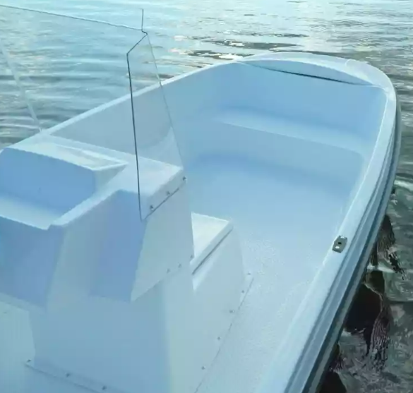Стеклопластиковая лодка Пингвин с консолью (тримаран) в Братске