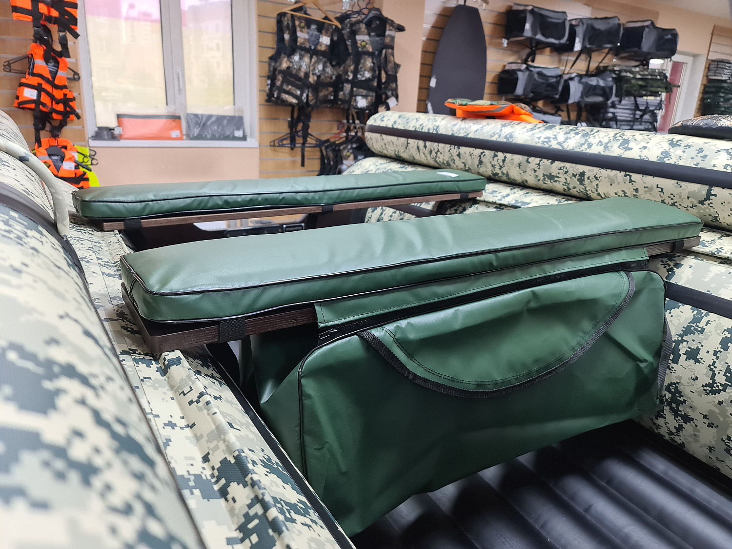 КОМПЛЕКТ МЯГКИХ НАКЛАДОК С СУМКОЙ ДЛЯ ЛОДОК 80Х20 ЗЕЛЕНЫЙ в Братске