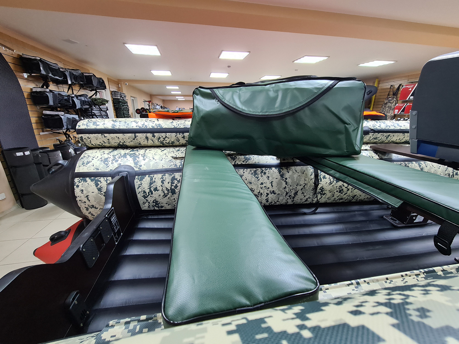 КОМПЛЕКТ МЯГКИХ НАКЛАДОК С СУМКОЙ ДЛЯ ЛОДОК 80Х20 ЗЕЛЕНЫЙ в Братске